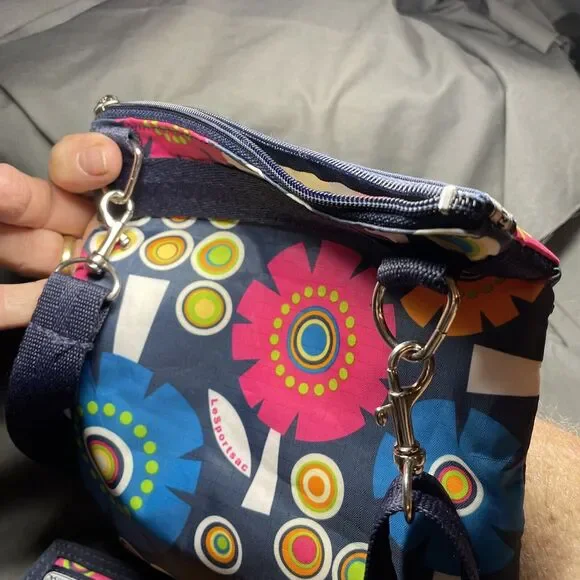 Le Sportsac Crossbody Handbag w/ 3 Zippers - Girl Talk Graphics Design 7.5" x 9 - Picture 5 of 8